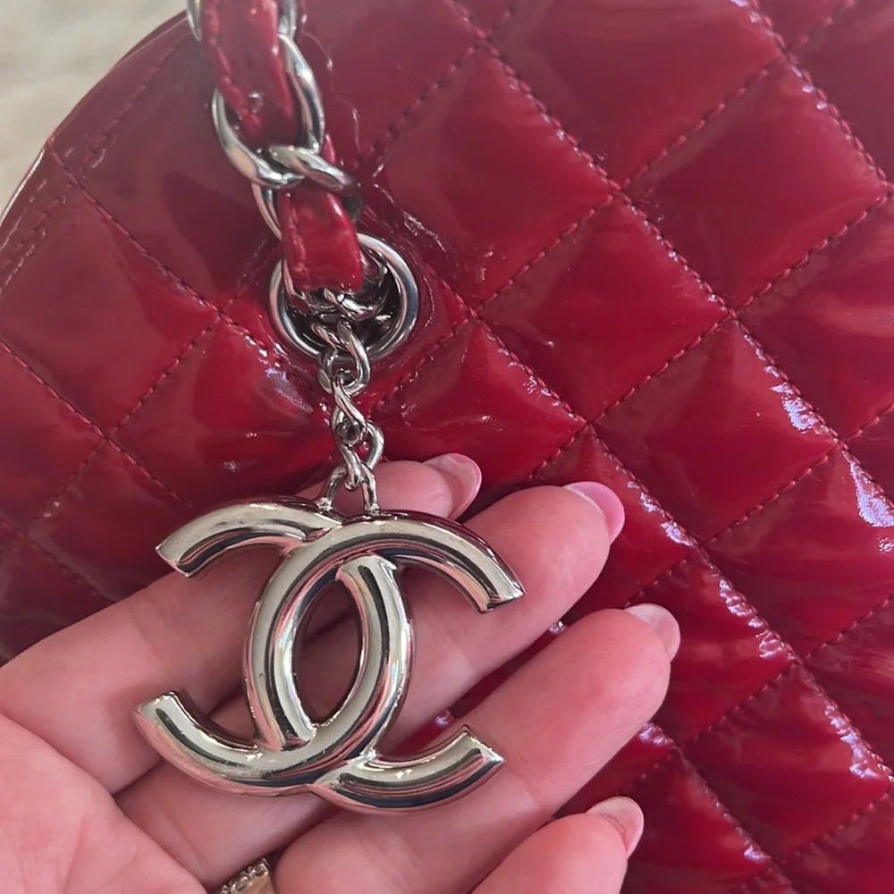 Chanel Red Patent Leather Shoulder Bag – 2010/2011 Karl Lagerfeld Collection